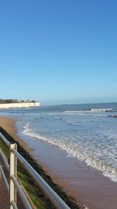 Spacious 3 Bed Home In The Heart Of Broadstairs Exterior photo